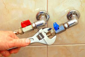 El Dorado CA Plumbing Contractor adjusts pipes